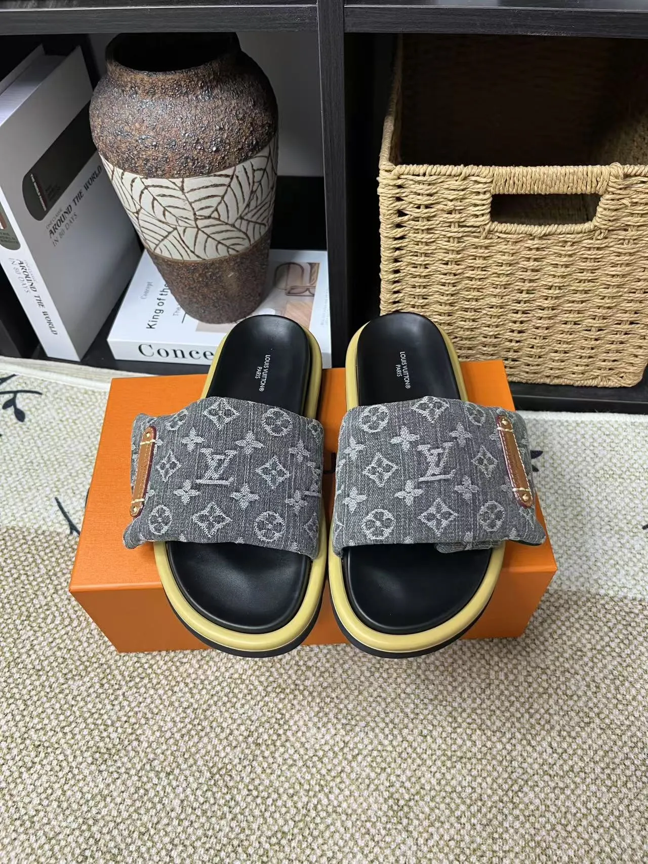 P340 yuan LV Louis Vuitton Full of high-end feel! A popular model among bloggers at home and abroad, it’s retro and fashionable, and looks stunning on your feet! Mainly recommended model on the official website★ ━━━━━ ЅᏇєєt ━━━━━ ▪️Upper: original calfskin ➕5D printing process ▪️Inner: imported mixed sheepskin ▪️Outsole: original molded foam outsole ▪️Size: Female 35-40 Men's 39-44 (women's 41 men's 45)